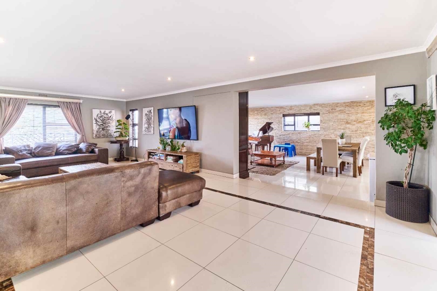 4 Bedroom Property for Sale in Flamingo Vlei Western Cape